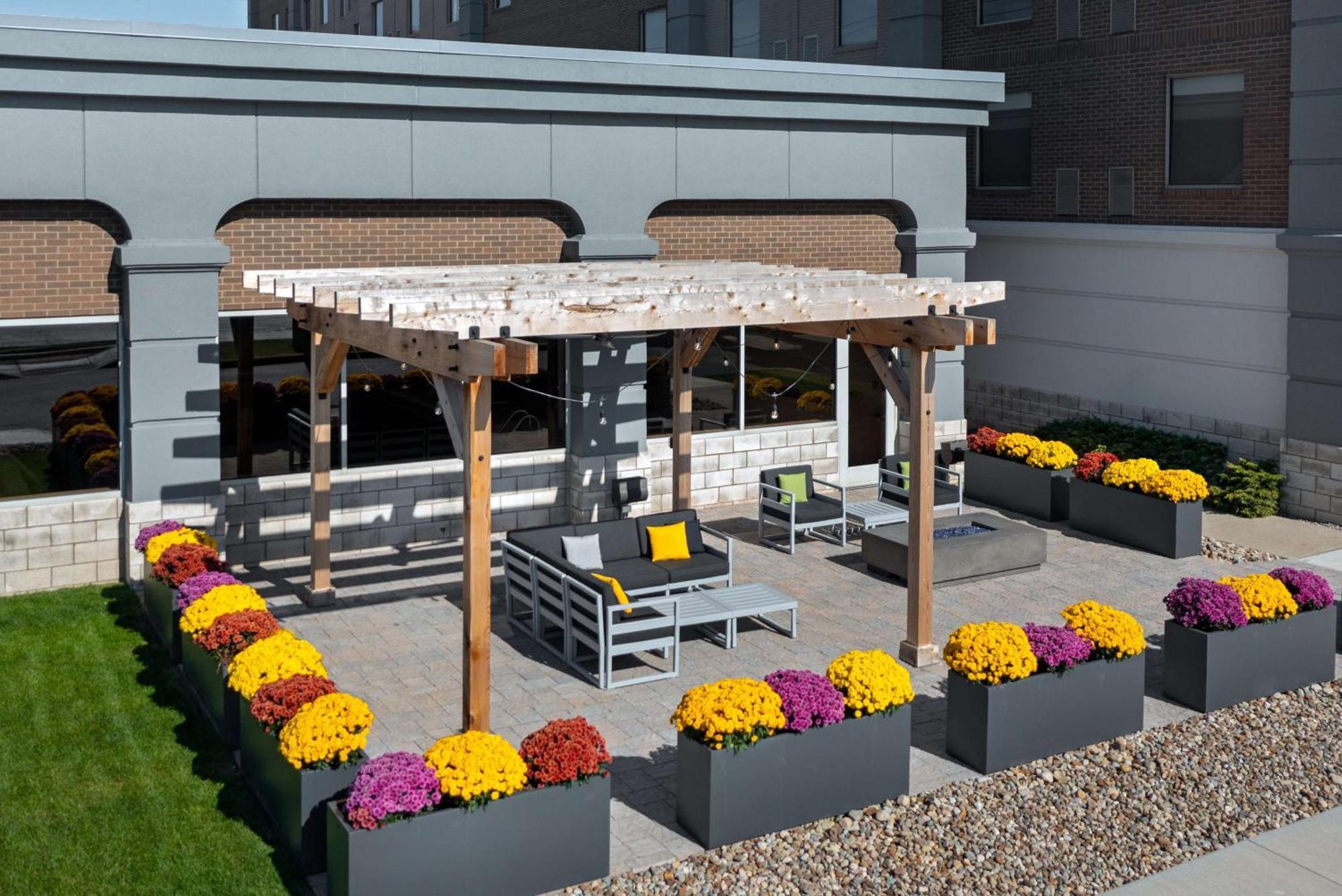 Hampton Inn & Suites Cleveland-Beachwood Exterior photo